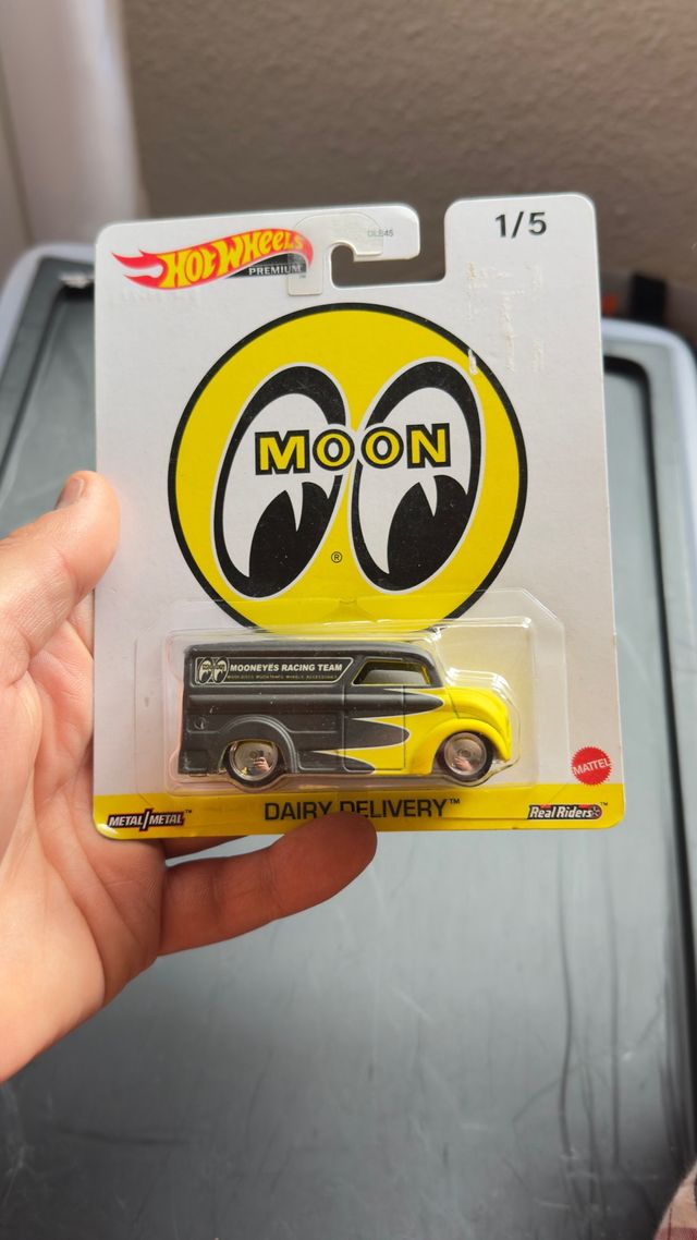 Hot Wheels Dairy Delivery Mooneyes 1/5