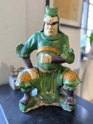 Antiguo guerrero chino barro esmaltado