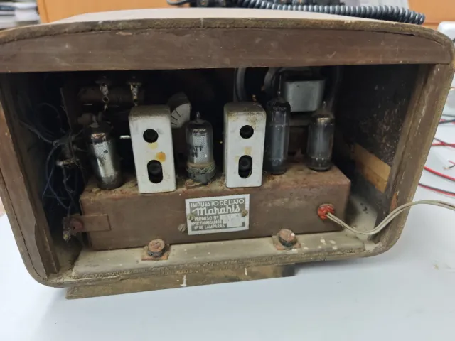 Radio a válvulas antigua