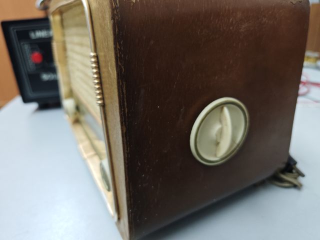 Radio a válvulas antigua