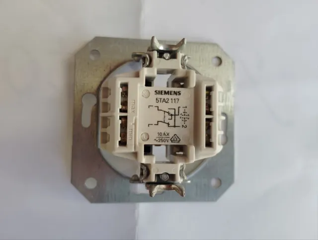 Interruptor Comutador Siemens Delta 5TA2 151