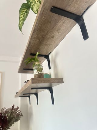 2 Estantes de pared de madera
