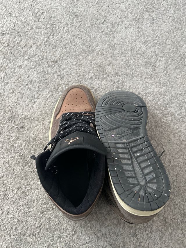 Jordan 1 Mid Marrones y Grises