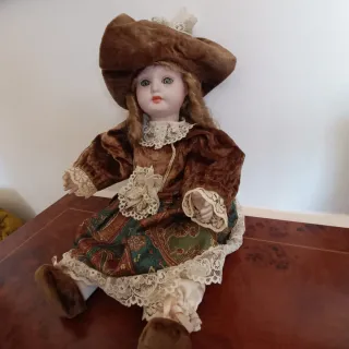 Muñeca de porcelana vintage