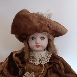 Muñeca de porcelana vintage
