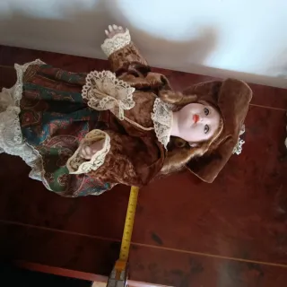Muñeca de porcelana vintage