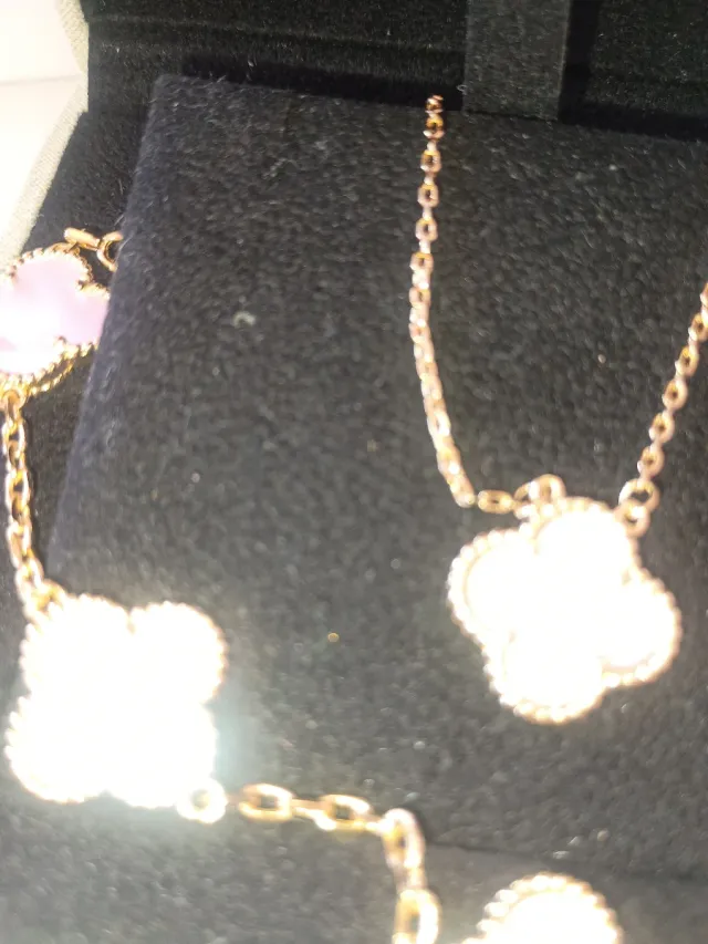 Conjunto Van Cleef & Arpels Rosa y dorado