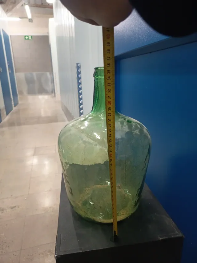 Botella de cristal verde grande