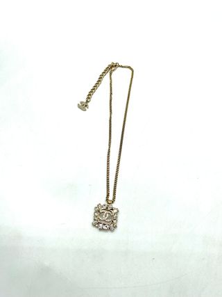 Collar Chanel Dorado con Doble C