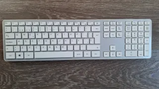 Teclado Bluetooth con Pad Numérico Plata