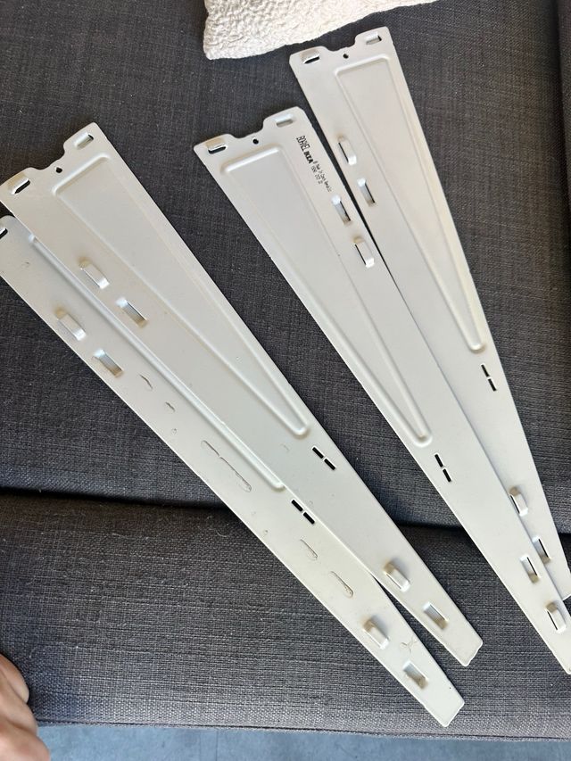 Cesta metálica con brazos