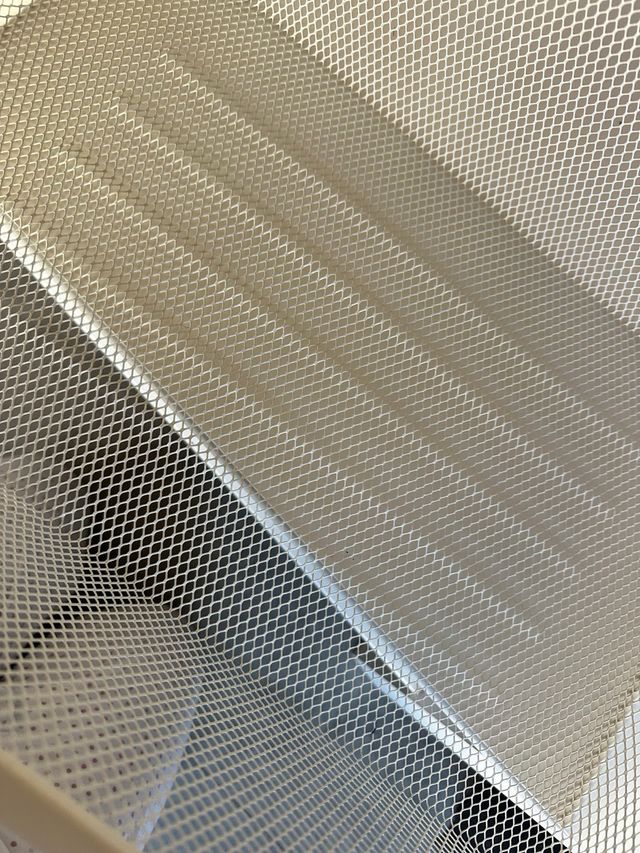 Cesta metálica con brazos