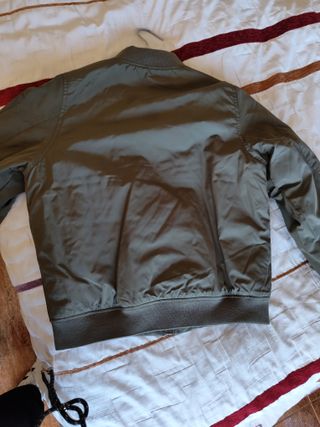 Bomber verde militar Primark niño/a 11-12 años