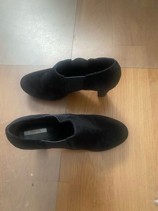 Botines Geox Tacón Ante Negro Talla 37