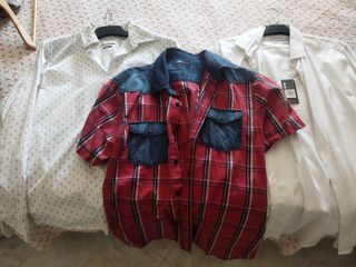 Lote de 9 pantalones y 5 camisas de botones