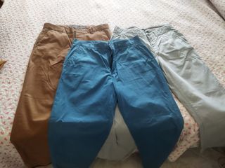 Lote de 9 pantalones y 5 camisas de botones