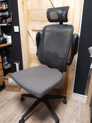 Silla nueva ergonómica.Está  Guardada. Sin uso