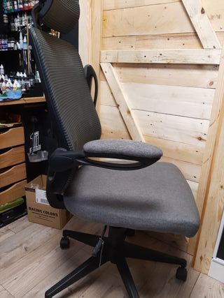 Silla nueva ergonómica.Está  Guardada. Sin uso
