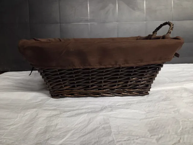 Cesta de mimbre con forro de tela desmontable