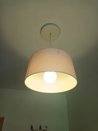 Lámpara rosa con topitos blancos bebé niña