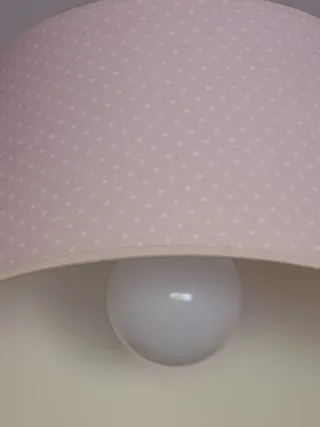 Lámpara rosa con topitos blancos bebé niña