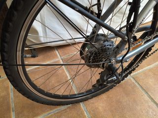 Bicicleta eléctrica BTWIN gris