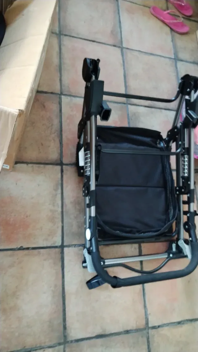 Carrito de bebé y silla de coche