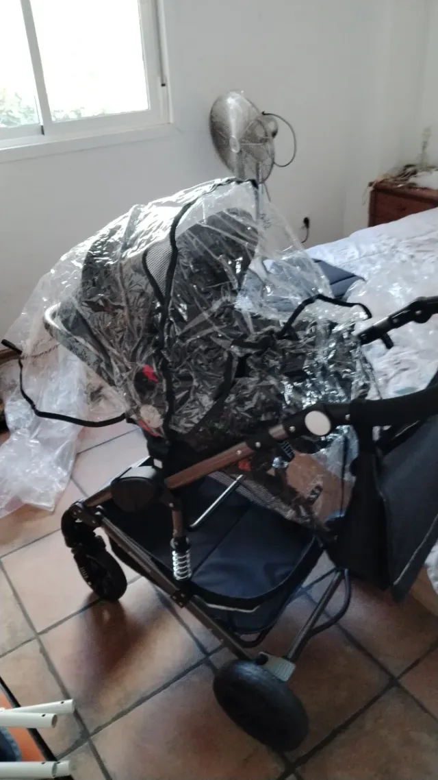 Carrito de bebé y silla de coche