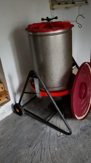 Prensa de vino o fruta industrial