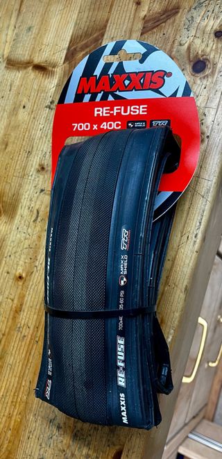 Neumático Maxxis Re-Fuse 700x40C TR