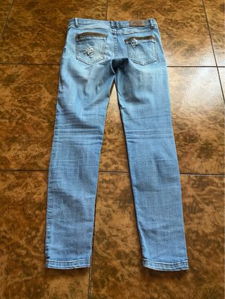 Pantalón vaquero Stradivarius desgastado T. M