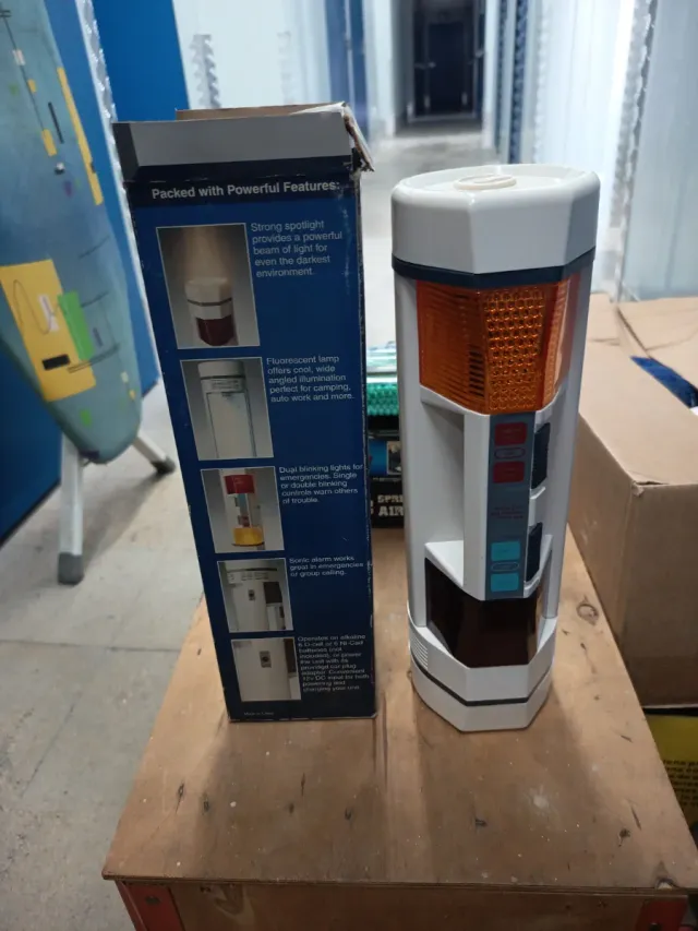 Lámpara vintage con foco y alarma