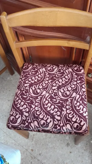 Mesa de comedor extensible y 4 sillas