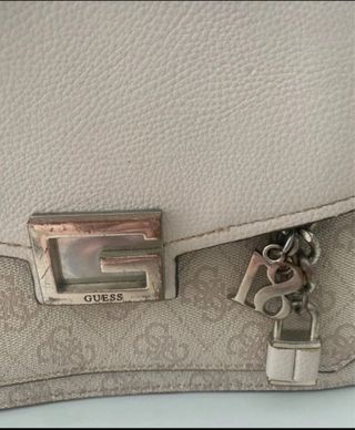 Bolso Guess Beige Cadena y Candado