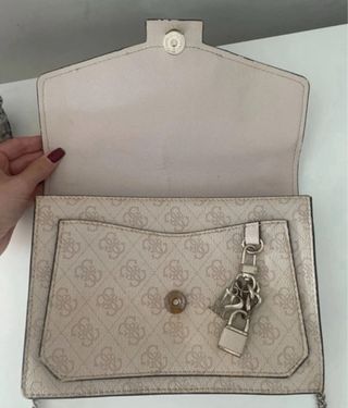Bolso Guess Beige Cadena y Candado