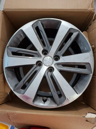 Llantas Peugeot 3008 18 Originales (4)