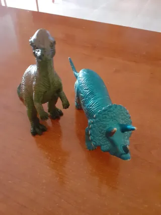 Lote 2 dinosaurios de juguete