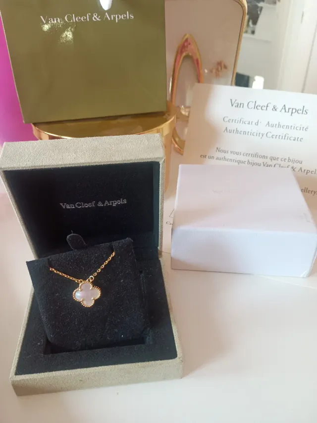 Gargantilla Van Cleef & Arpels Trébol Nácar