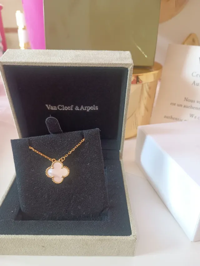 Gargantilla Van Cleef & Arpels Trébol Nácar