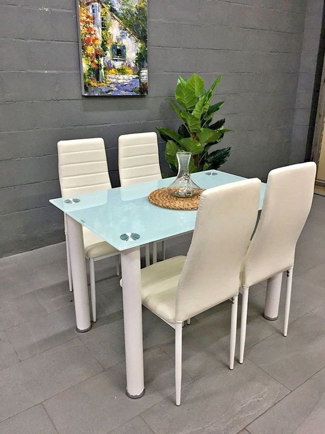 CONJUNTO DE COMEDOR + 4 SILLAS