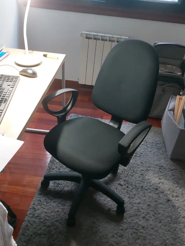 Silla de oficina negra