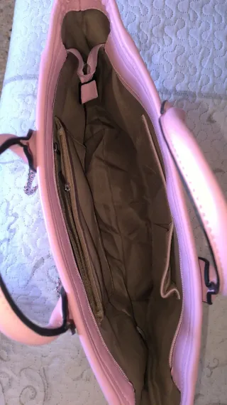 Bolso rosa con estampado de zapatillas