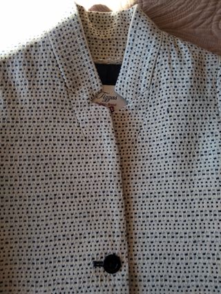 Abrigo niña estampado. Talla 6