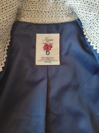 Abrigo niña estampado. Talla 6