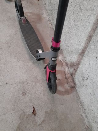 Patinete infantil rosa. 10E