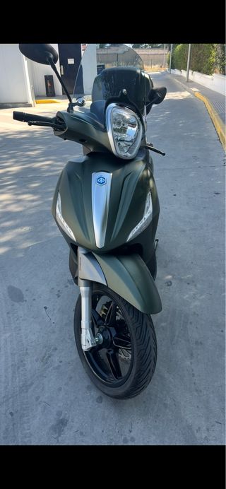 Piaggio Beverly 350 Sport Touring ABS+ARS de segunda mano por