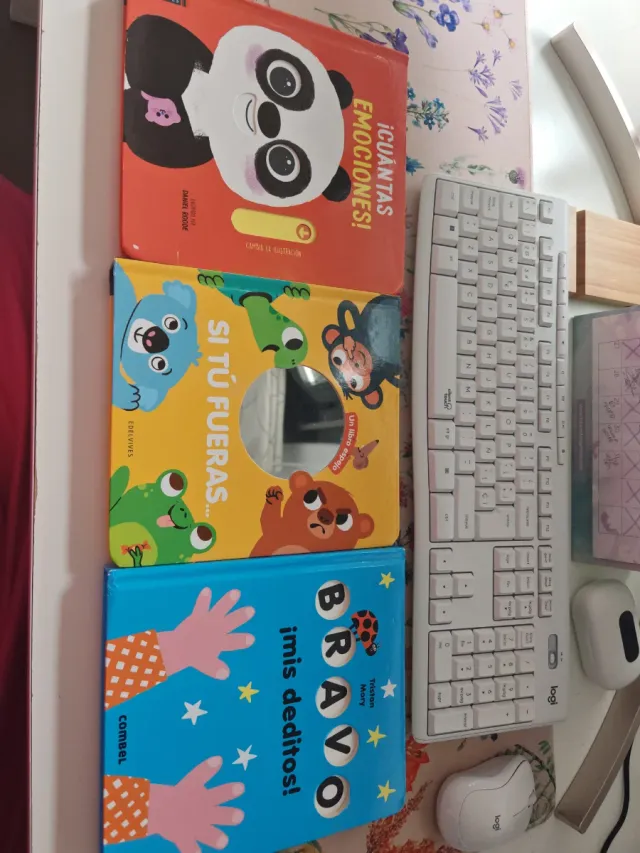 Pack 3 libros infantiles de bebé. 