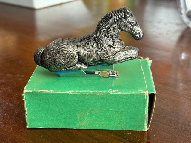 Escritorio Grapadora min Petrus Caballo Decorativo