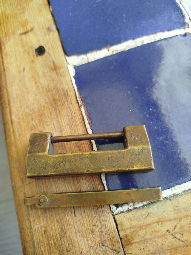 Candado antiguo chino de latón