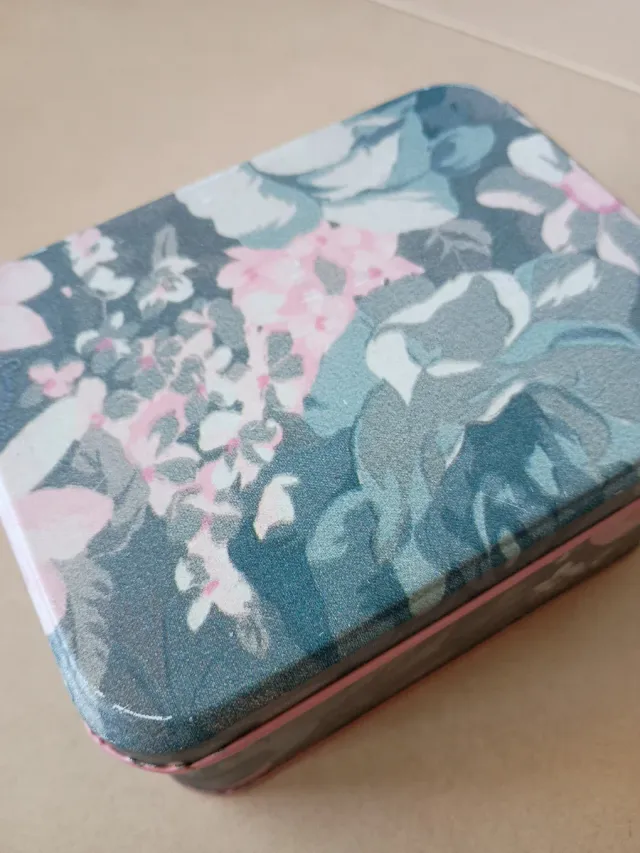 Scatola in latta floreale Nanapiù per Camomilla